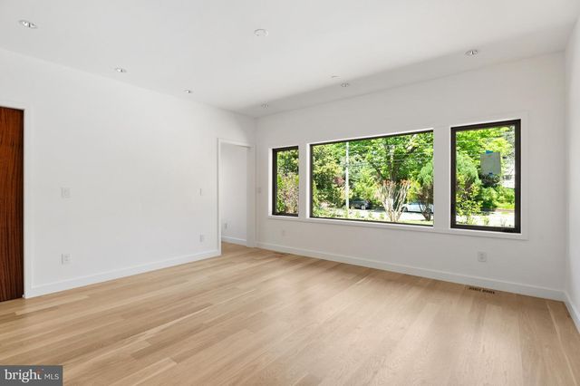 2920 ALBEMARLE ST NW, Washington, DC 20008