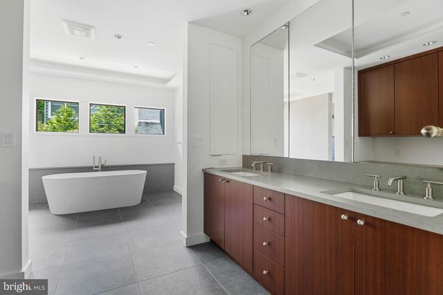 2920 ALBEMARLE ST NW, Washington, DC 20008