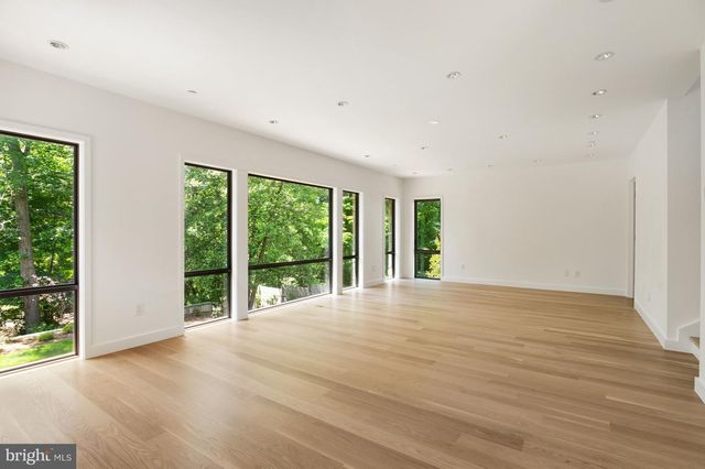 2920 ALBEMARLE ST NW, Washington, DC 20008