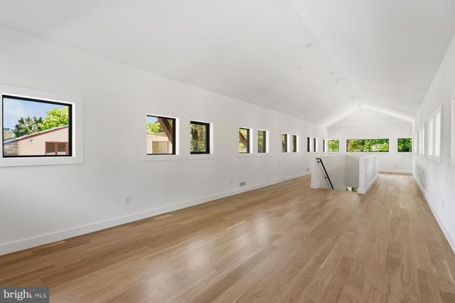 2920 ALBEMARLE ST NW, Washington, DC 20008