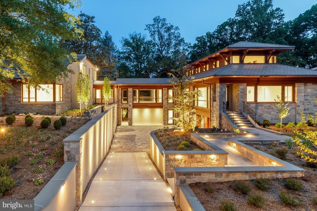 2920 ALBEMARLE ST NW, Washington, DC 20008