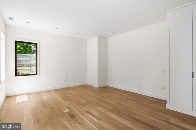 2920 ALBEMARLE ST NW, Washington, DC 20008