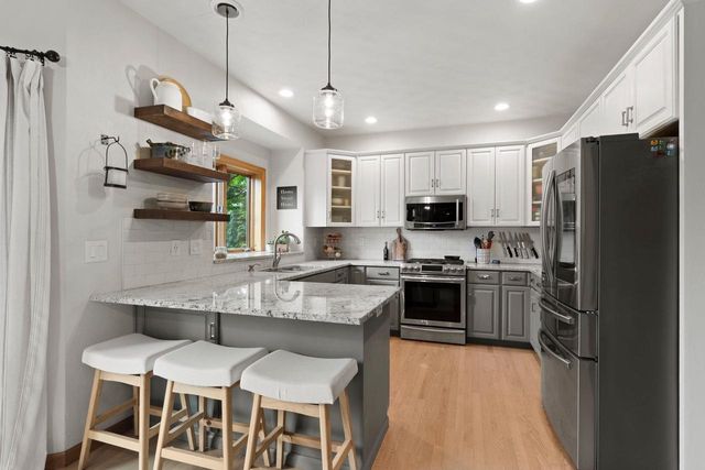45 BELLEVUE PLACE, Appleton, WI 54913