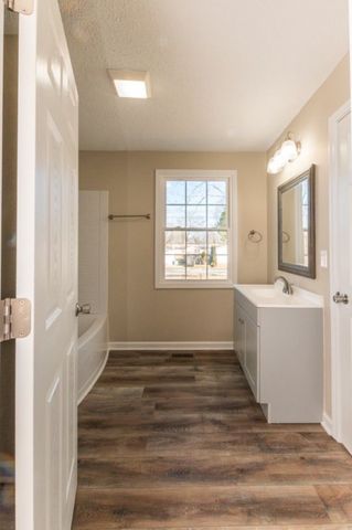 816 Garrettsburg Rd, Clarksville, TN 37042