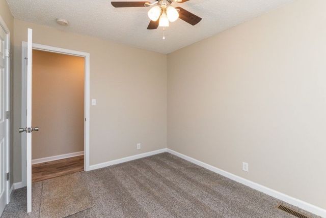 816 Garrettsburg Rd, Clarksville, TN 37042