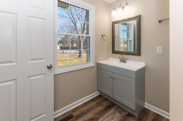 816 Garrettsburg Rd, Clarksville, TN 37042