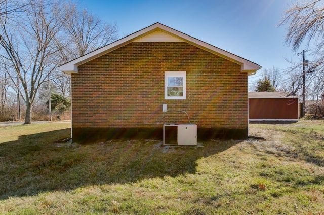 816 Garrettsburg Rd, Clarksville, TN 37042