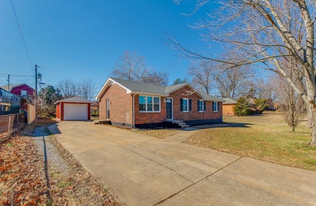 816 Garrettsburg Rd, Clarksville, TN 37042