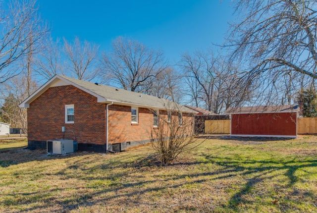 816 Garrettsburg Rd, Clarksville, TN 37042