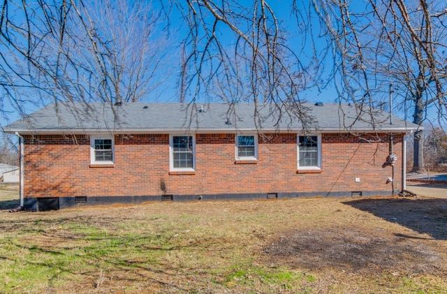 816 Garrettsburg Rd, Clarksville, TN 37042