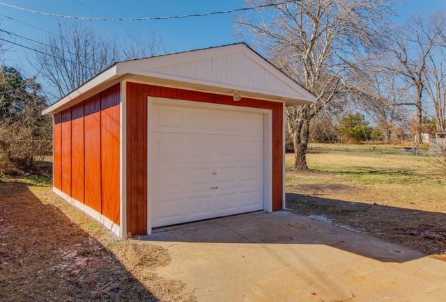 816 Garrettsburg Rd, Clarksville, TN 37042