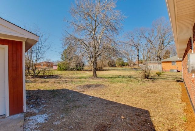 816 Garrettsburg Rd, Clarksville, TN 37042