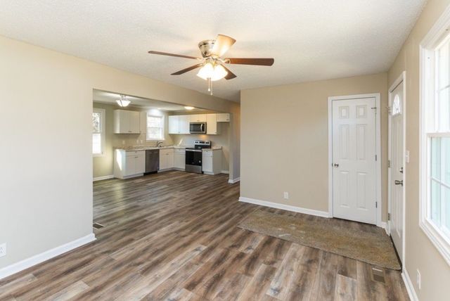 816 Garrettsburg Rd, Clarksville, TN 37042