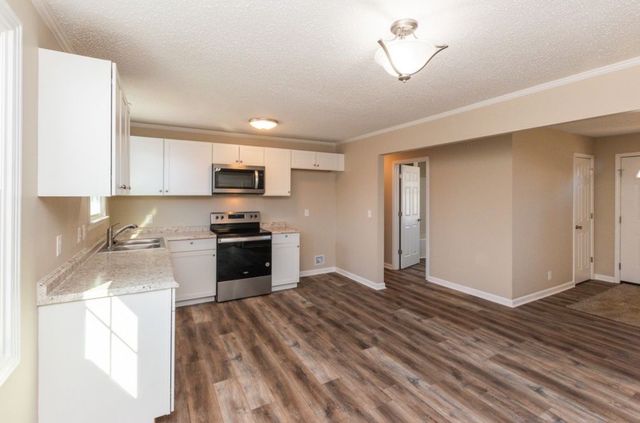 816 Garrettsburg Rd, Clarksville, TN 37042