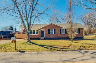 816 Garrettsburg Rd, Clarksville, TN 37042