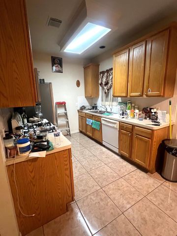 714 Fowlkes Street, Sealy, TX 77474