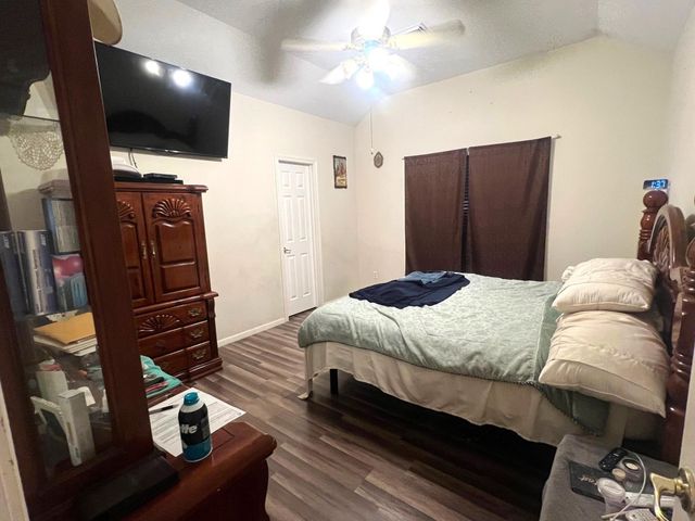 714 Fowlkes Street, Sealy, TX 77474