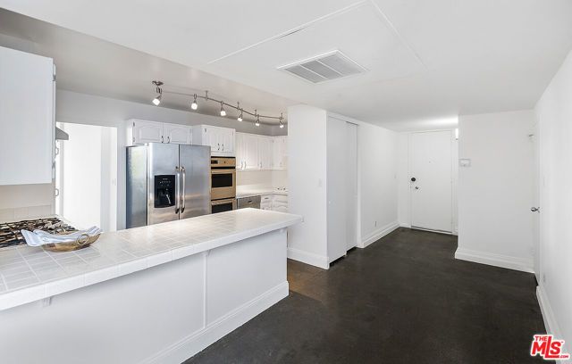 17366 W Sunset Boulevard 201, Pacific Palisades (los Angeles), CA 90272