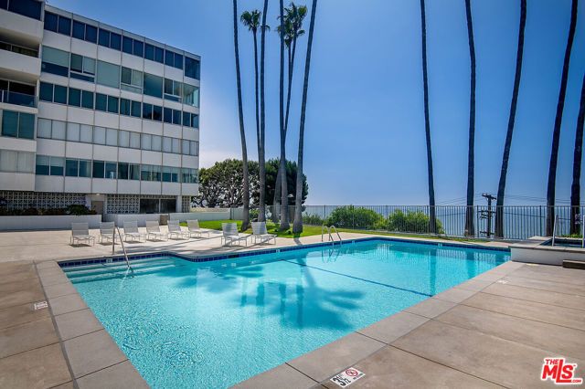 17366 W Sunset Boulevard 201, Pacific Palisades (los Angeles), CA 90272