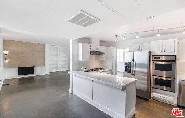 17366 W Sunset Boulevard 201, Pacific Palisades (los Angeles), CA 90272