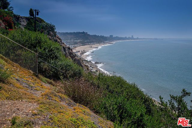 17366 W Sunset Boulevard 201, Pacific Palisades (los Angeles), CA 90272