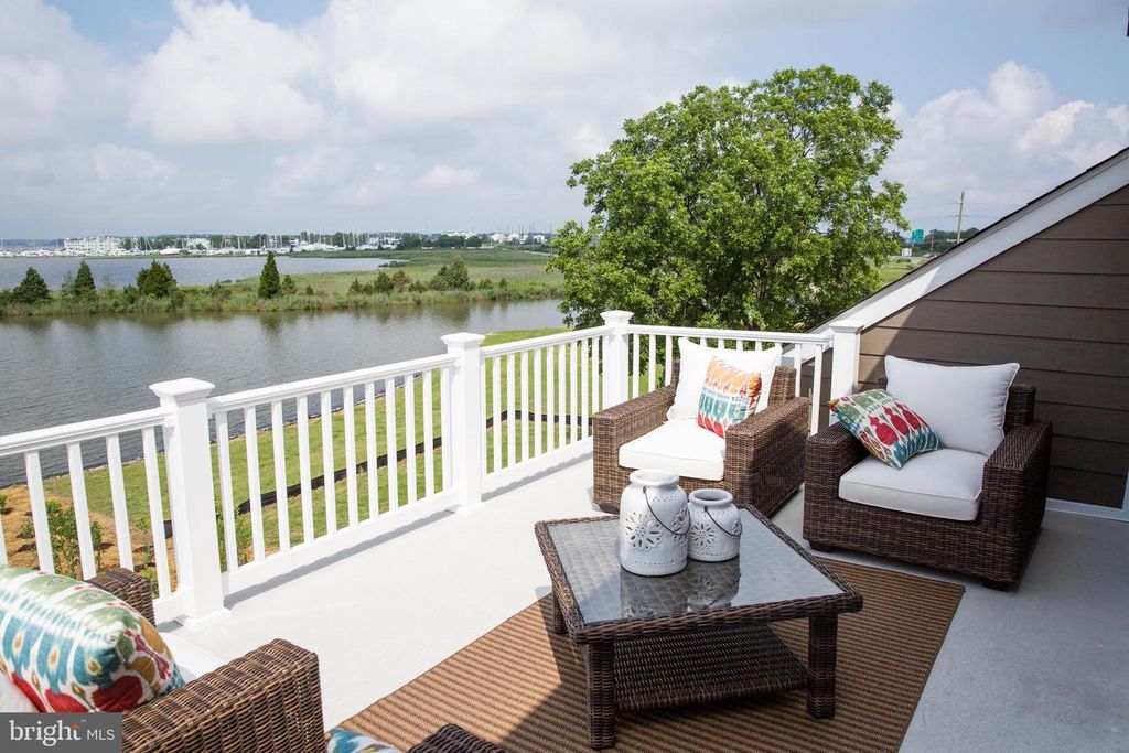 668 WALNUT AVE, North Beach, MD 20714