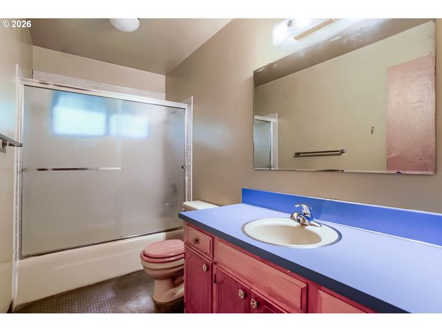 3708 E 14TH St, Vancouver, WA 98661