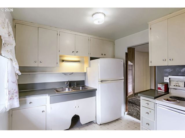 3708 E 14TH St, Vancouver, WA 98661