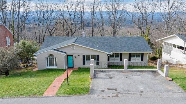 3119 Stoneridge RD, Roanoke, VA 24014