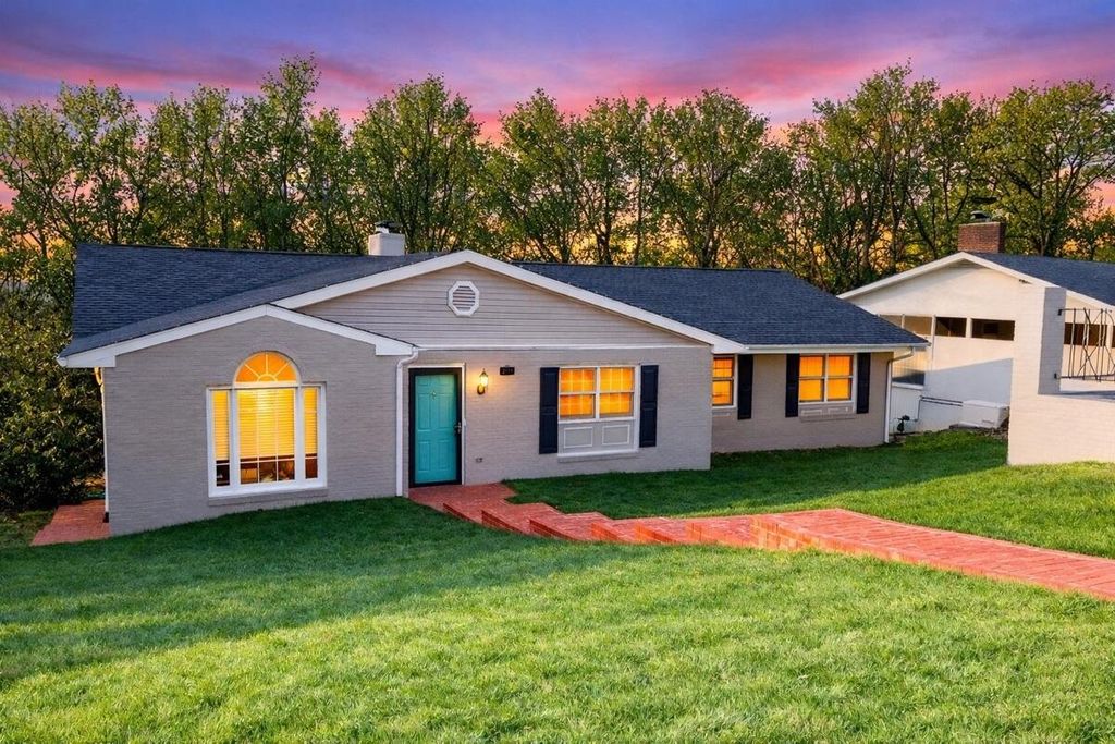 3119 Stoneridge RD, Roanoke, VA 24014