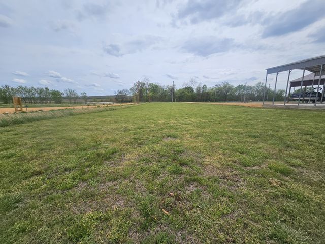 2027 Hardin Bottom River Rd, Clifton, TN 38425