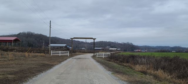 2027 Hardin Bottom River Rd, Clifton, TN 38425