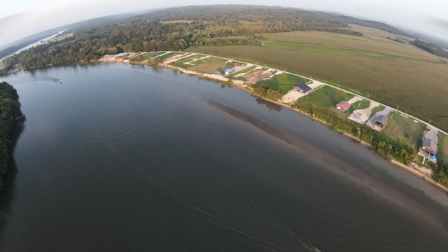 2027 Hardin Bottom River Rd, Clifton, TN 38425