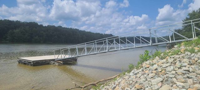 2027 Hardin Bottom River Rd, Clifton, TN 38425