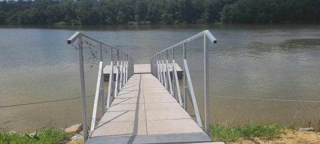 2027 Hardin Bottom River Rd, Clifton, TN 38425