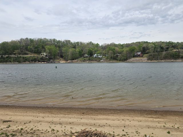 2027 Hardin Bottom River Rd, Clifton, TN 38425