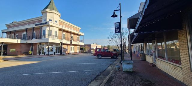 2027 Hardin Bottom River Rd, Clifton, TN 38425