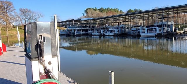 2027 Hardin Bottom River Rd, Clifton, TN 38425