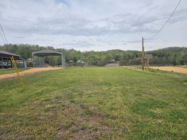 2027 Hardin Bottom River Rd, Clifton, TN 38425