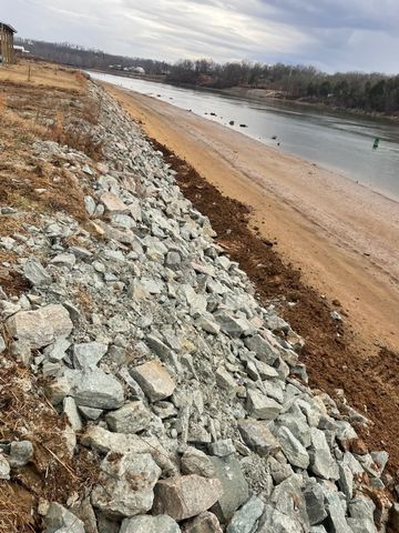 2027 Hardin Bottom River Rd, Clifton, TN 38425