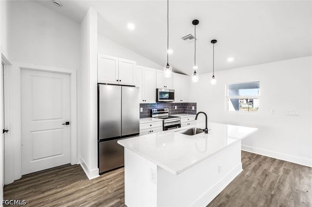 1702 NW 5th PL, Cape Coral, FL 33993