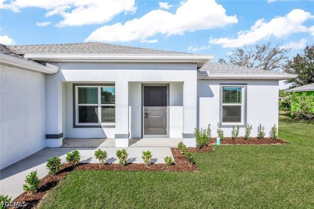 1702 NW 5th PL, Cape Coral, FL 33993