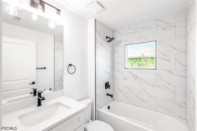 1702 NW 5th PL, Cape Coral, FL 33993