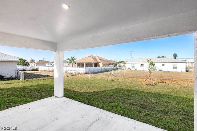 1702 NW 5th PL, Cape Coral, FL 33993