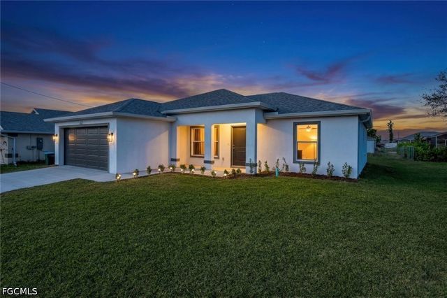 1702 NW 5th PL, Cape Coral, FL 33993