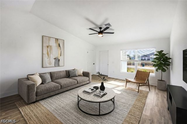 1702 NW 5th PL, Cape Coral, FL 33993