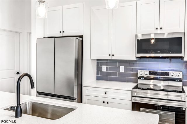 1702 NW 5th PL, Cape Coral, FL 33993