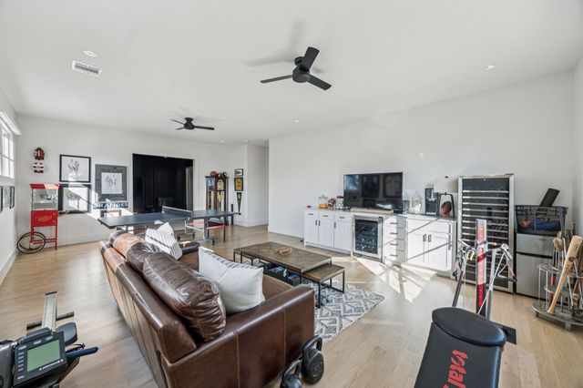 8427 Midway Road, Dallas, TX 75209