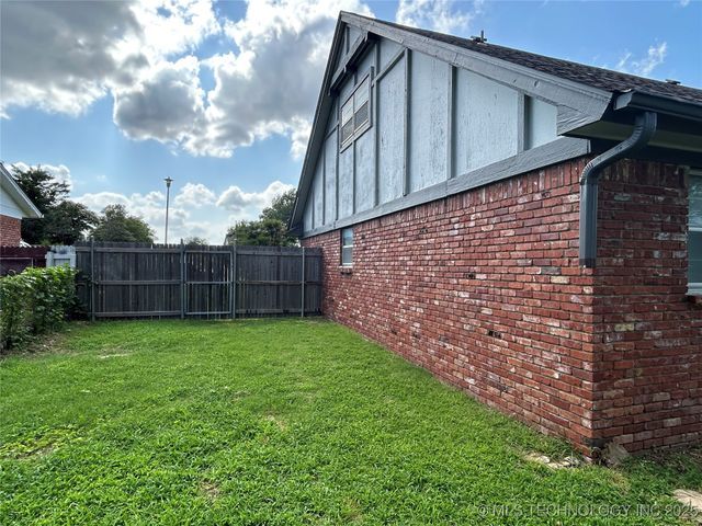 5521 S 76th East Avenue E, Tulsa, OK 74145