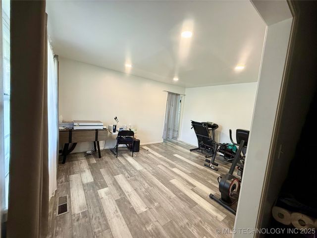 5521 S 76th East Avenue E, Tulsa, OK 74145